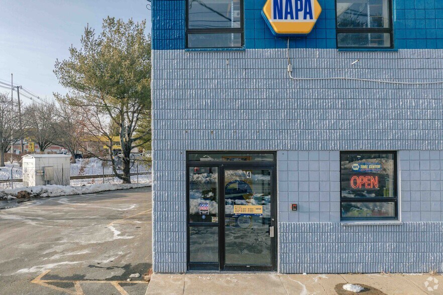 More Photos Of 4 Middlesex Ave, Wilmington Freestanding For Sale