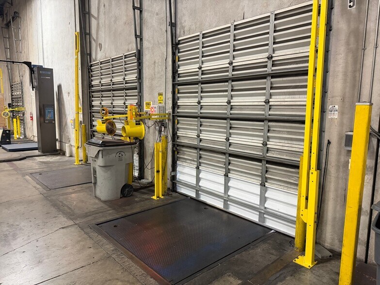 More Photos Of 9330-9340 NW 110th Ave, Miami Warehouse For Lease