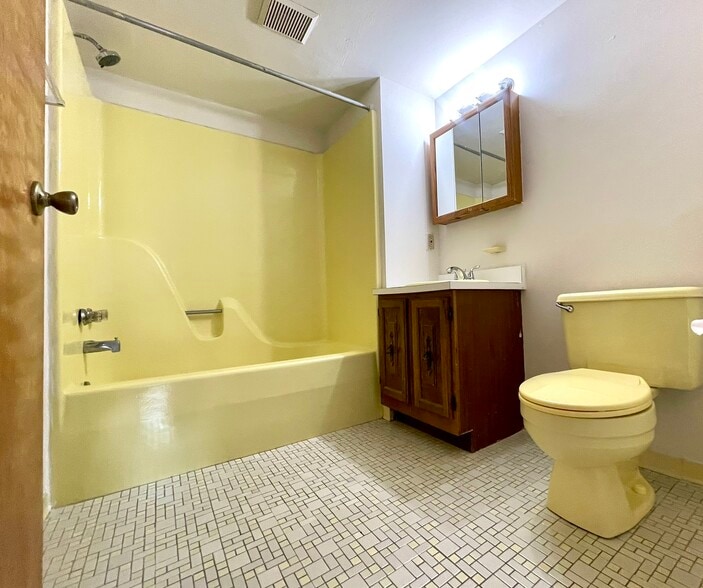 More Photos Of 7310 Columbia Ave, College Park Apartments For Sale