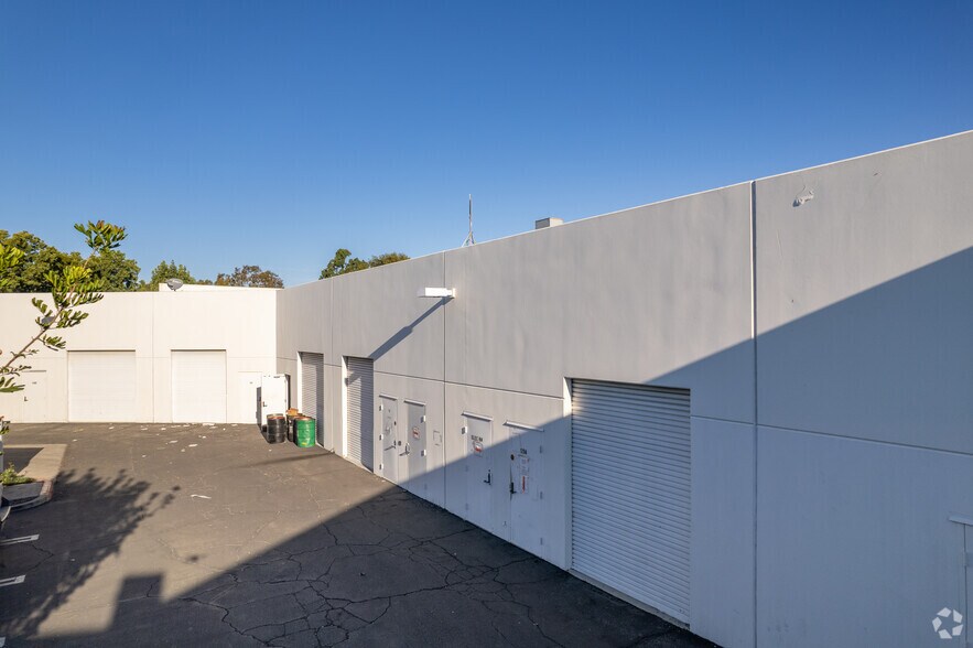 More Photos Of 6 Morgan, Irvine Research And Development For Lease