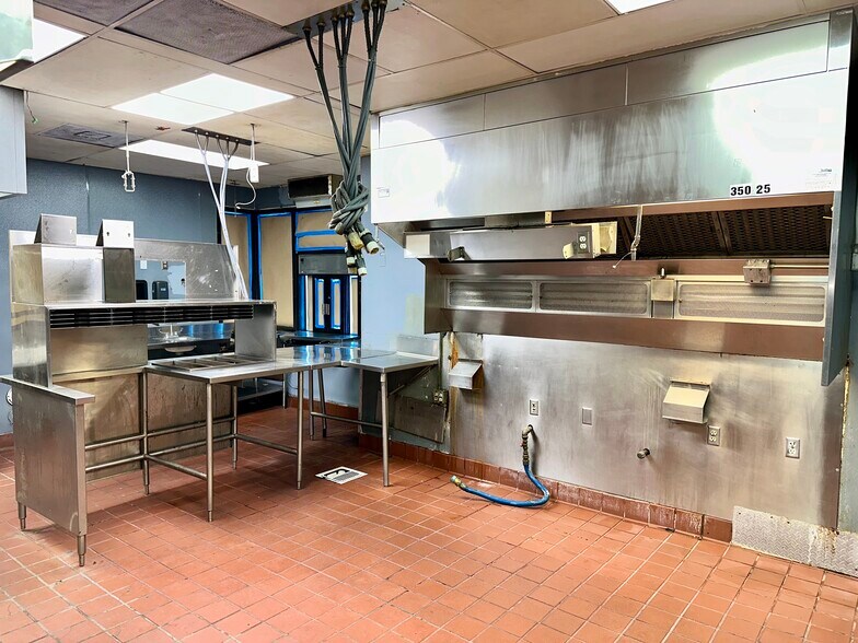 More Photos Of 3501 San Dario Ave, Laredo Fast Food For Lease