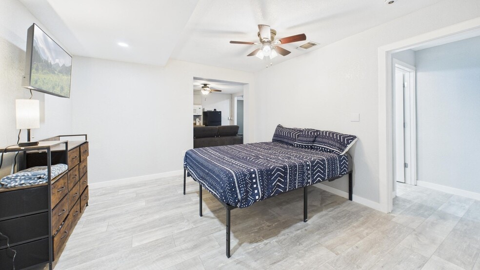 More Photos Of 2123 15th St, Lubbock Apartments For Sale