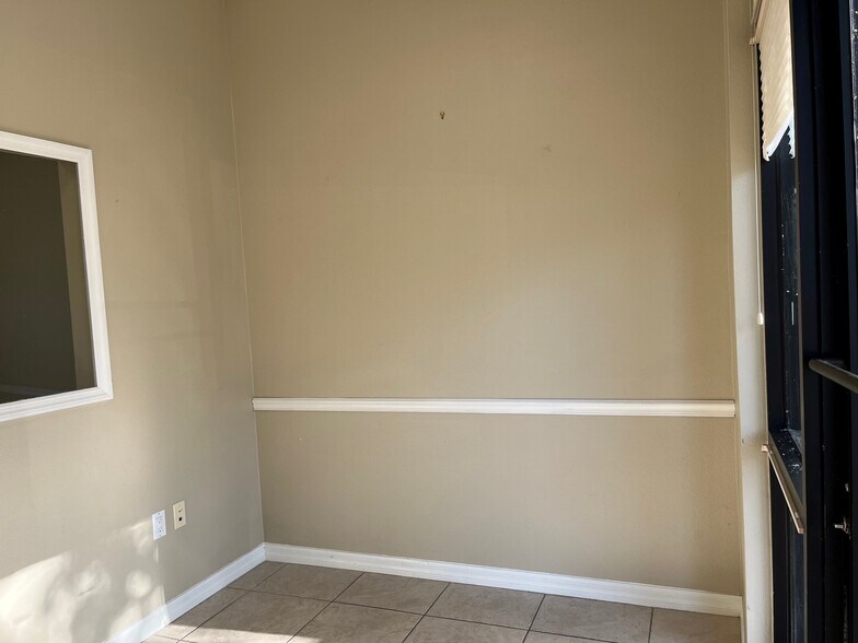 More Photos Of 1708-1718 Lexington Green Ln, Sanford Medical For Sale