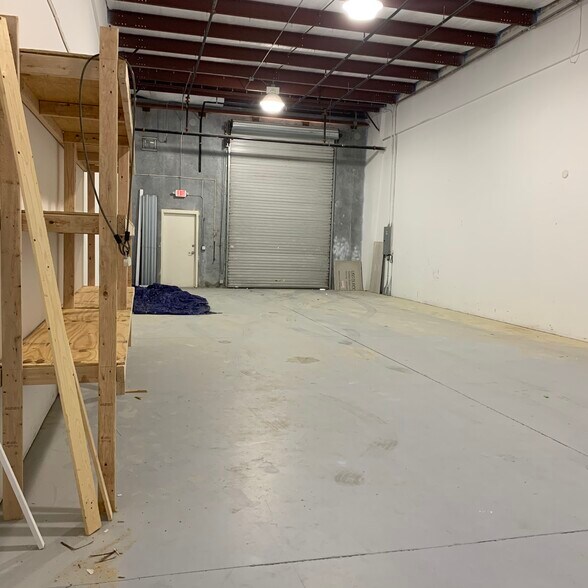 More Photos Of 17030 Alico Commerce Ct, Fort Myers Warehouse For Sale