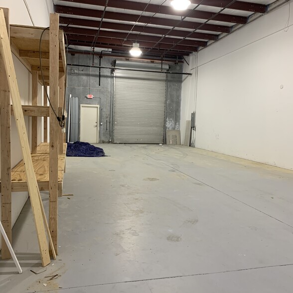 More Photos Of 17030 Alico Commerce Ct, Fort Myers Warehouse For Sale