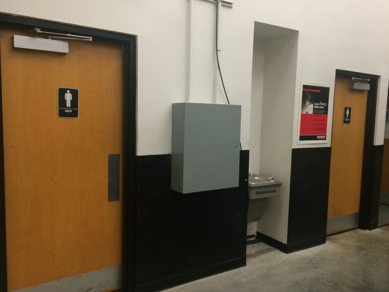 More Photos Of 2915 Gillespie St, Fayetteville Flex For Sale