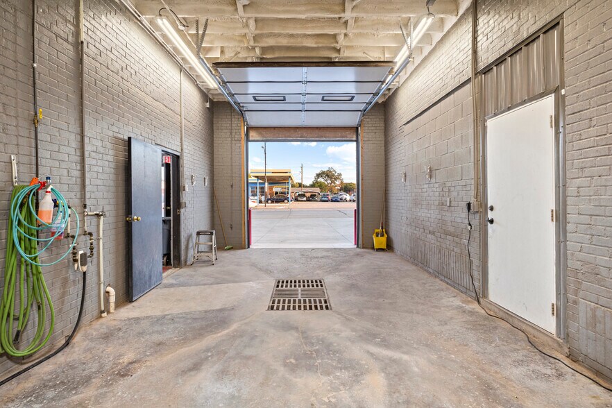 More Photos Of 312 Main St, Weatherford Land For Sale