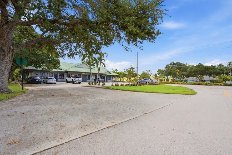 More Photos Of 756-762 SE Port St Lucie Blvd, Port Saint Lucie Office For Lease