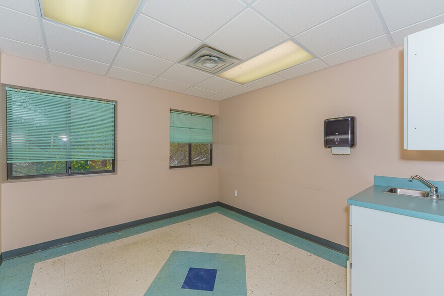 More Photos Of 961-963 State Route 146, Clifton Park Medical For Lease