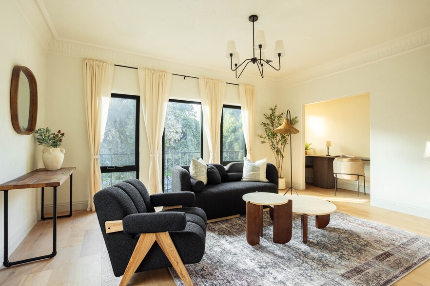 More Photos Of 144 N Clark Dr, Beverly Hills Apartments For Sale