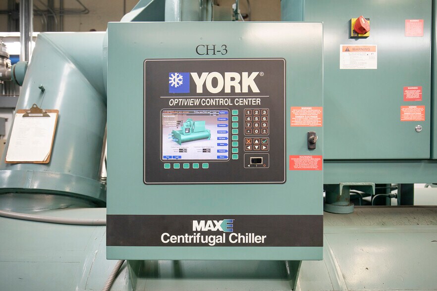 More Photos Of 201 N Sunrise Ave, Roseville Research And Development For Sale