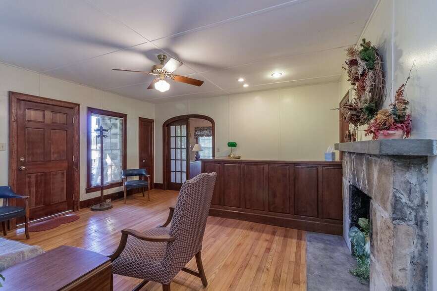 More Photos Of 615 Patterson, LaFayette Medical For Sale