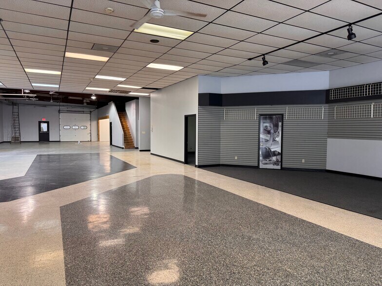 More Photos Of 2013 General Potter Hwy, Centre Hall Showroom For Sale