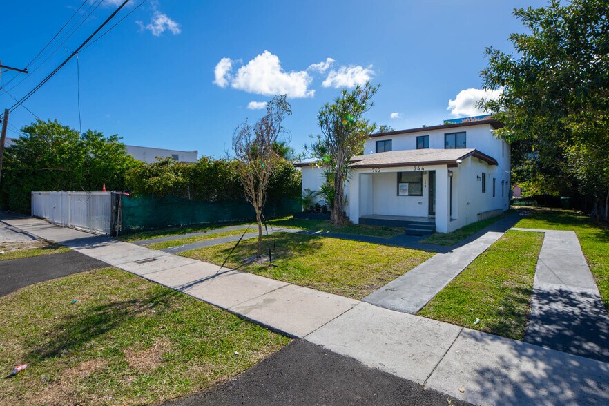 More Photos Of 742 NW 70th St, Miami Apartments For Sale