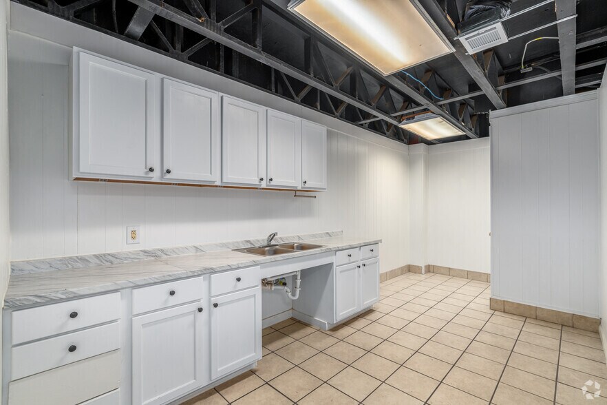 More Photos Of 625 Industrial Blvd, Austin Warehouse For Lease