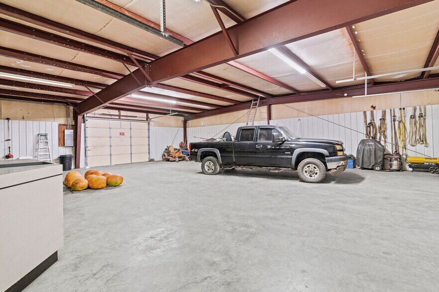 More Photos Of 3160 W Arrow St, Marshall Flex For Sale