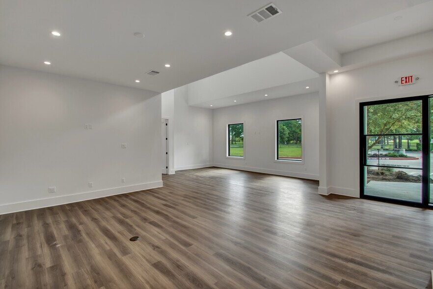 More Photos Of 9070 Gleannloch Forest Dr, Spring Medical For Lease