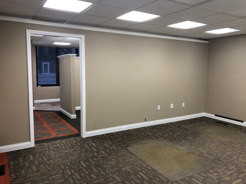 More Photos Of 1022 S Washington Ave, Royal Oak Office For Lease