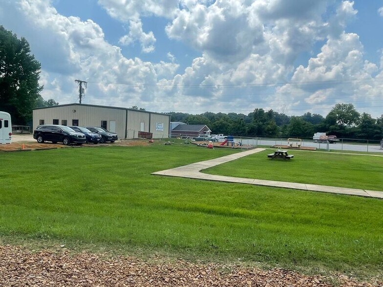 More Photos Of 1918 N 2nd St, Booneville Warehouse For Sale