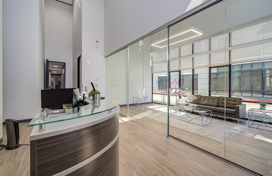 More Photos Of 9330 Kirby Dr, Houston Research And Development For Lease