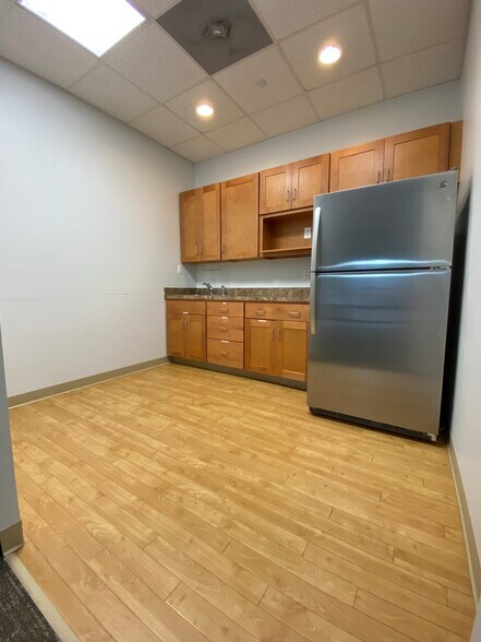 More Photos Of 943 Glenwood Station Ln, Charlottesville Medical For Lease