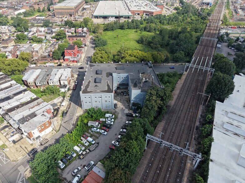More Photos Of 2066 W Hunting Park Ave, Philadelphia Manufacturing For Sale