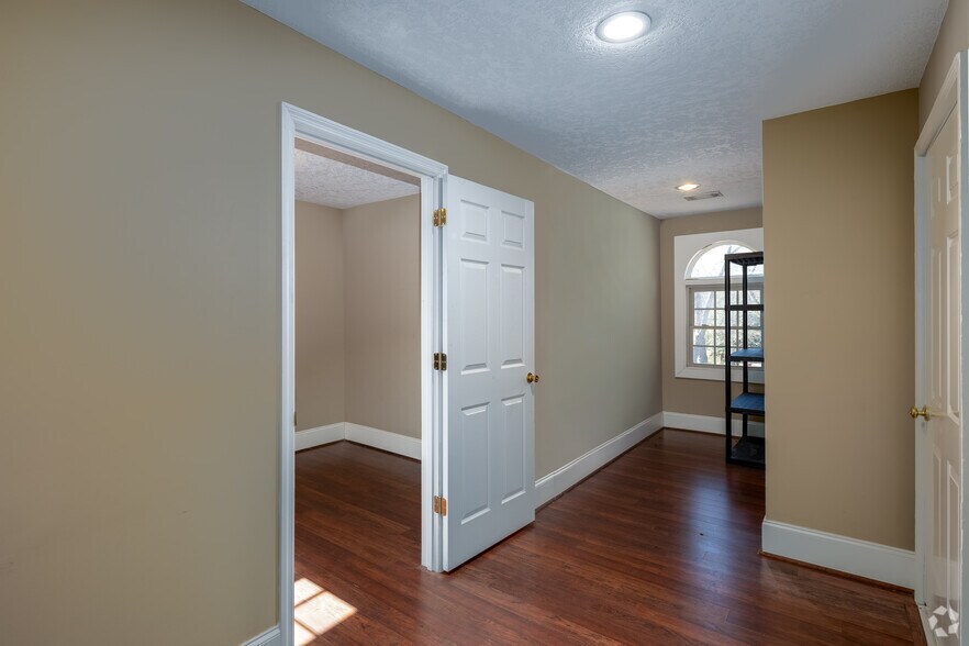 More Photos Of 501 Griffin Ave, Eastman Office For Sale