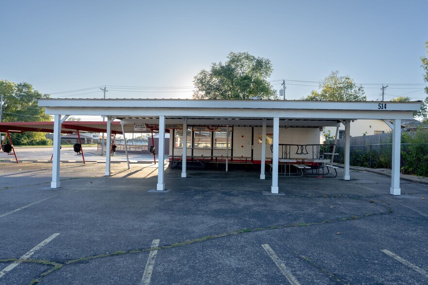 More Photos Of 514 S Water St, Sparta Fast Food For Sale