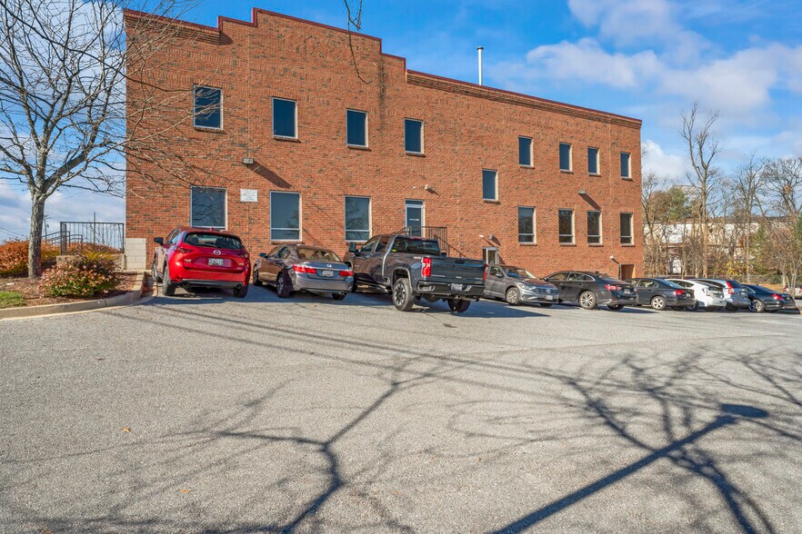 More Photos Of 205 Center St, Mount Airy Medical For Lease