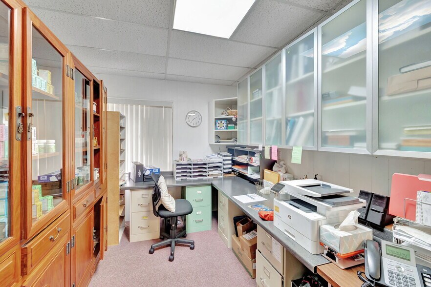 More Photos Of 2889 10th Ave N, Lake Worth Medical For Lease