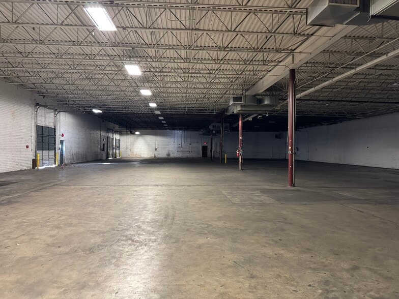 More Photos Of 1000 Tulip Dr, Gastonia Warehouse For Lease
