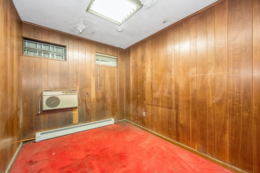 More Photos Of 138 Oakley Ave, White Plains Auto Repair For Sale