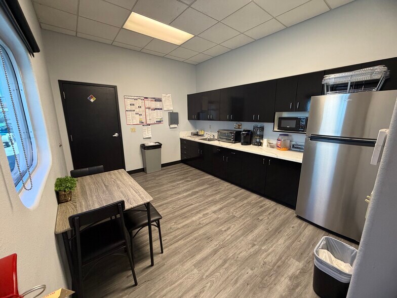 More Photos Of 4670 Polaris Ave, Las Vegas Office For Lease
