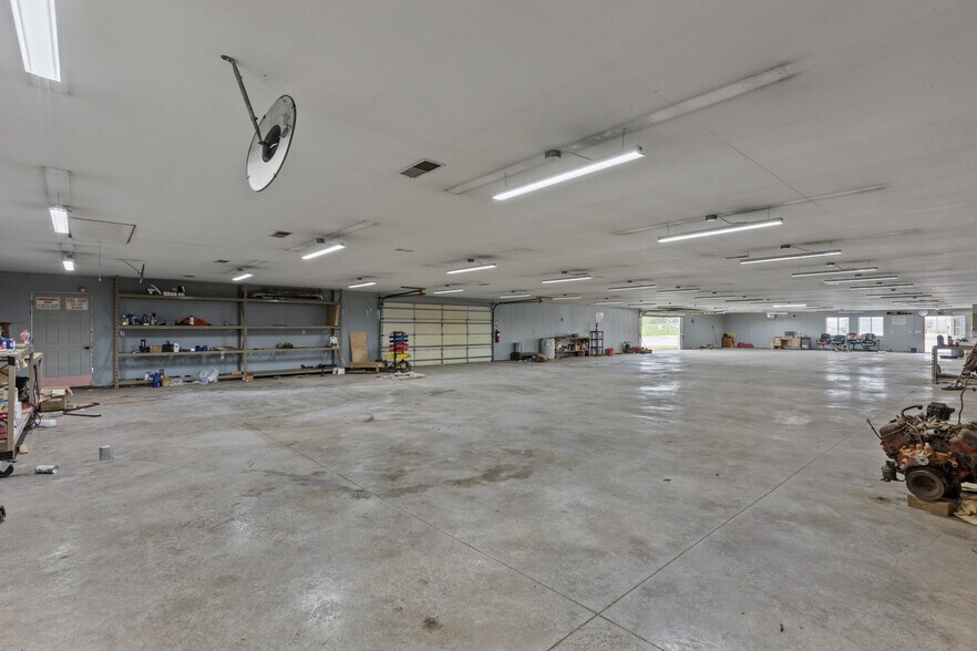 More Photos Of 2149 E Frontage Rd, Staunton Auto Dealership For Sale