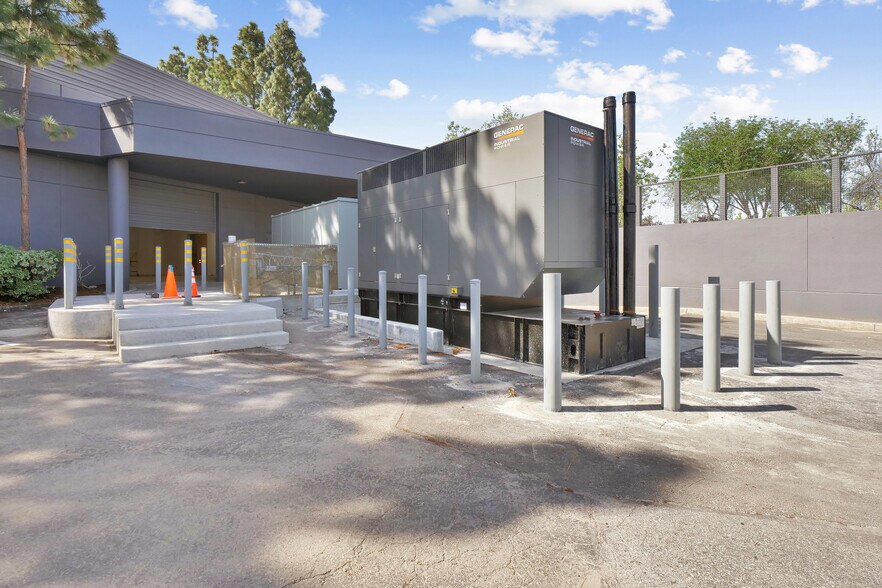 More Photos Of 47200 Bayside Pky, Fremont Flex For Sale