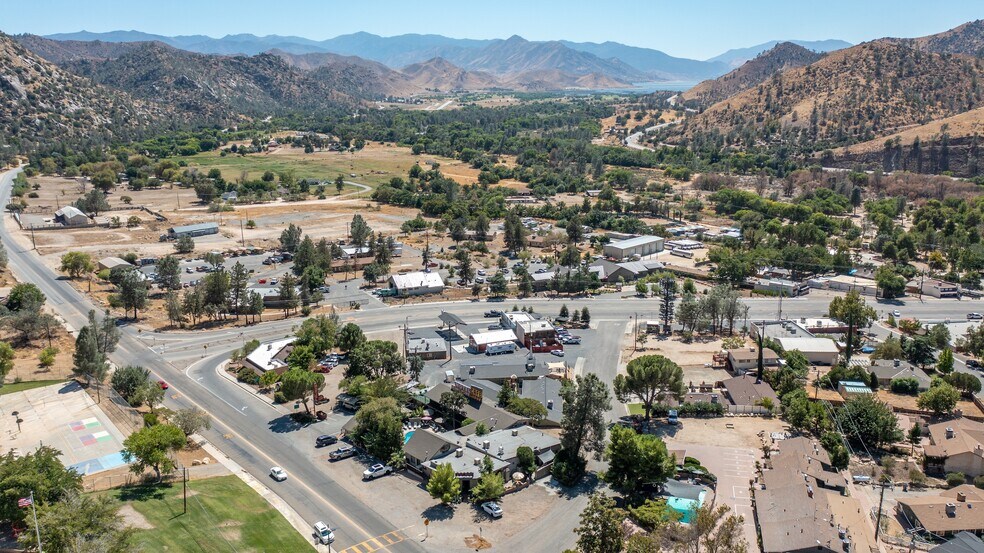 More Photos Of 13383 Sierra Way, Kernville Hotel For Sale