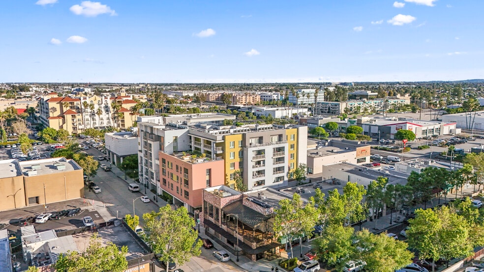 More Photos Of 11100 Downey Ave, Downey Restaurant For Sale