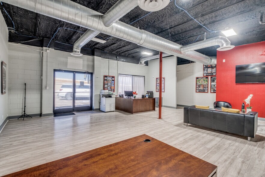 More Photos Of 2616 SW Loop 410, San Antonio Showroom For Sale