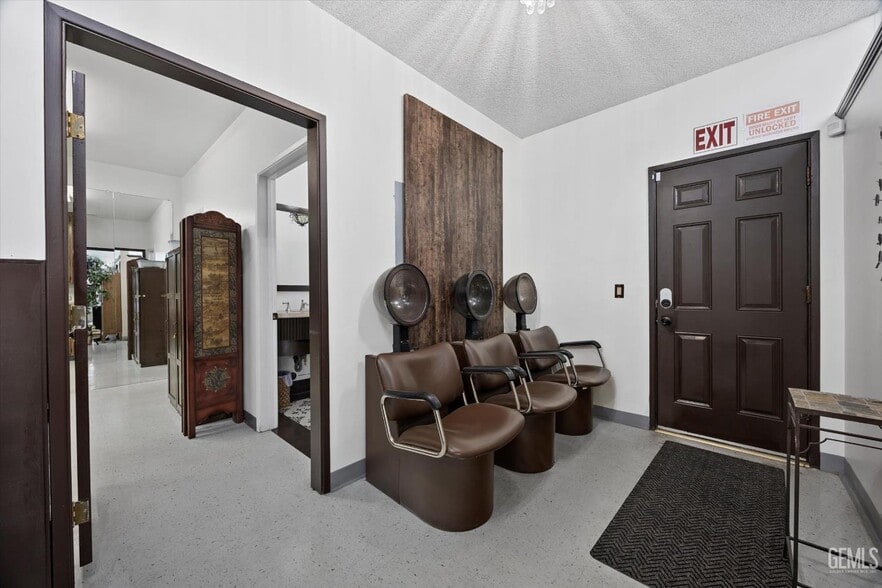 More Photos Of 1601 N Chester Ave, Bakersfield Flex For Sale