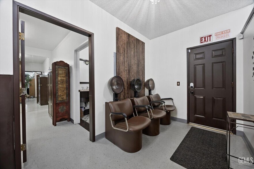 More Photos Of 1601 N Chester Ave, Bakersfield Flex For Sale