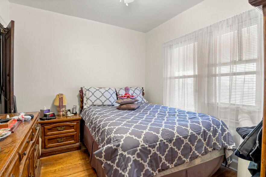 More Photos Of 1205 Garfield Ave, Lincoln Park Apartments For Sale