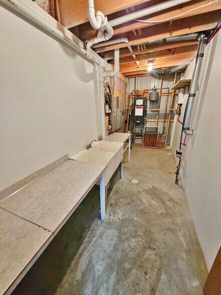 More Photos Of 314 1st St NE, Rugby Light Distribution For Sale