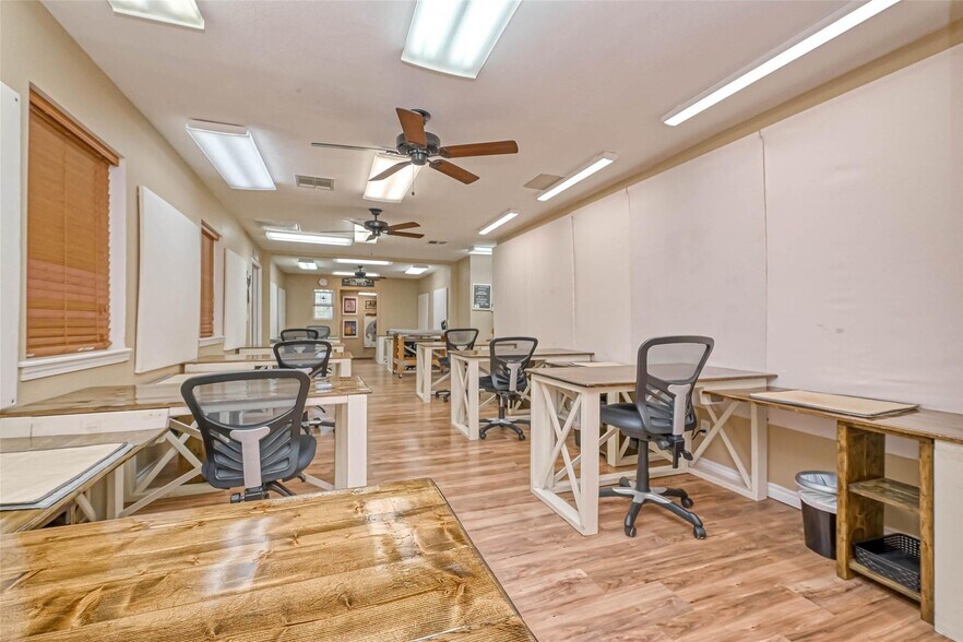 More Photos Of 103 Roundabout Ln, Huntsville Specialty For Sale