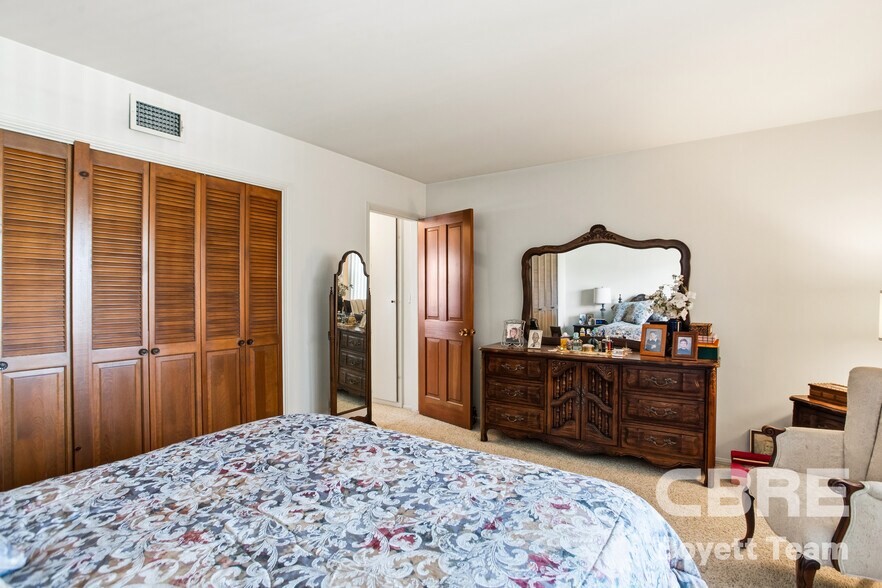 More Photos Of 6504 Woodley Ave, Van Nuys Apartments For Sale