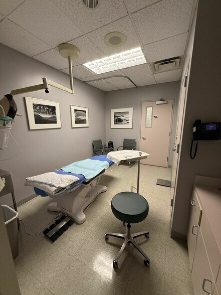 More Photos Of 215 Oak Dr S, Lake Jackson Medical For Sale