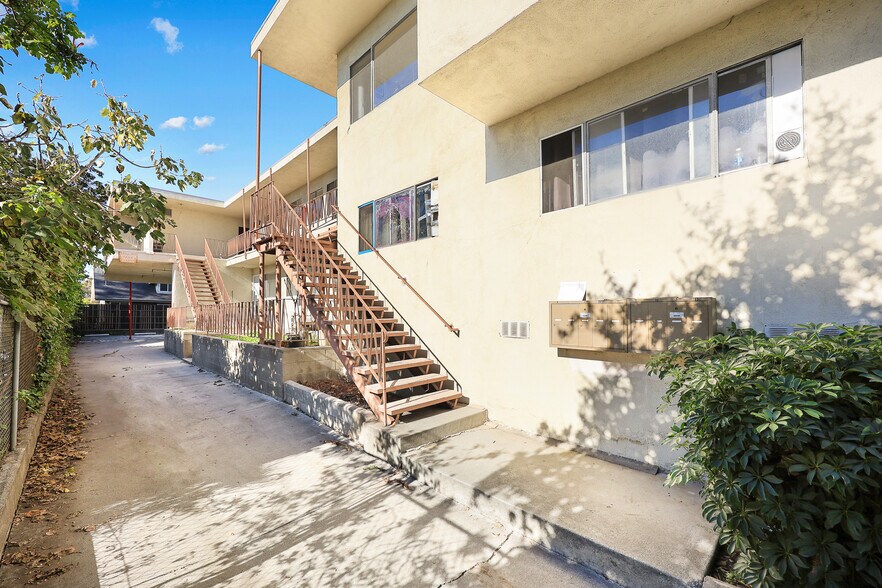 More Photos Of 1651 Golden Gate Ave, Los Angeles Apartments For Sale