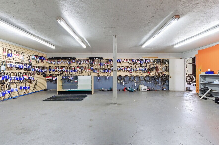 More Photos Of 7941 N Armenia Ave, Tampa Freestanding For Lease