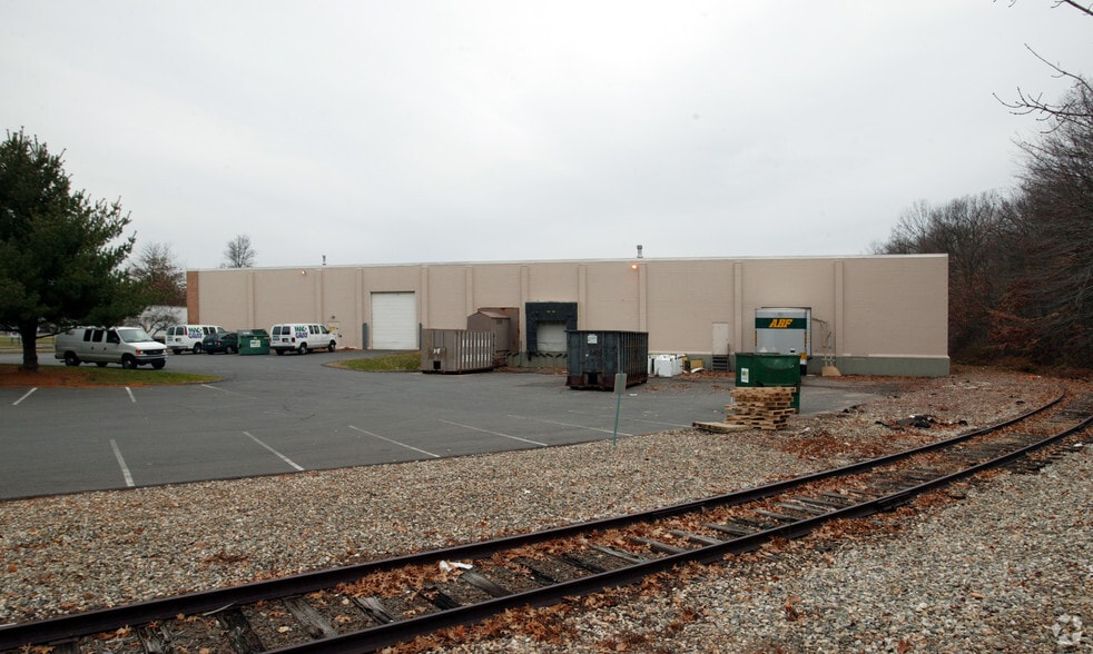 More Photos Of 226-262 Prestige Park Rd, East Hartford Light Distribution For Lease