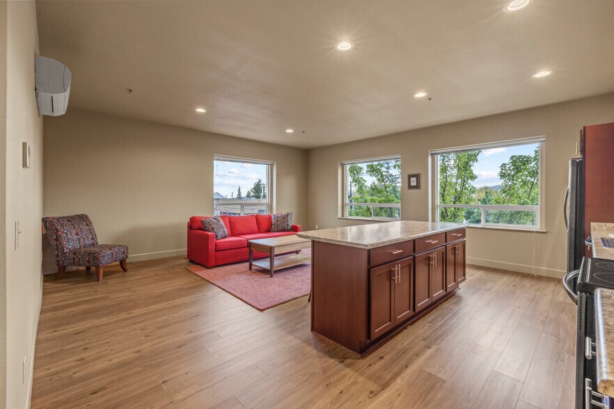 More Photos Of 125 S 6th St, Klamath Falls Flex For Sale