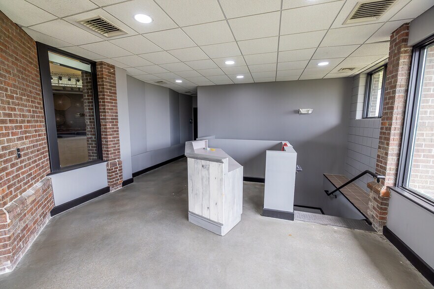 More Photos Of 800 SW 150 Hwy, Lee's Summit Office For Sale